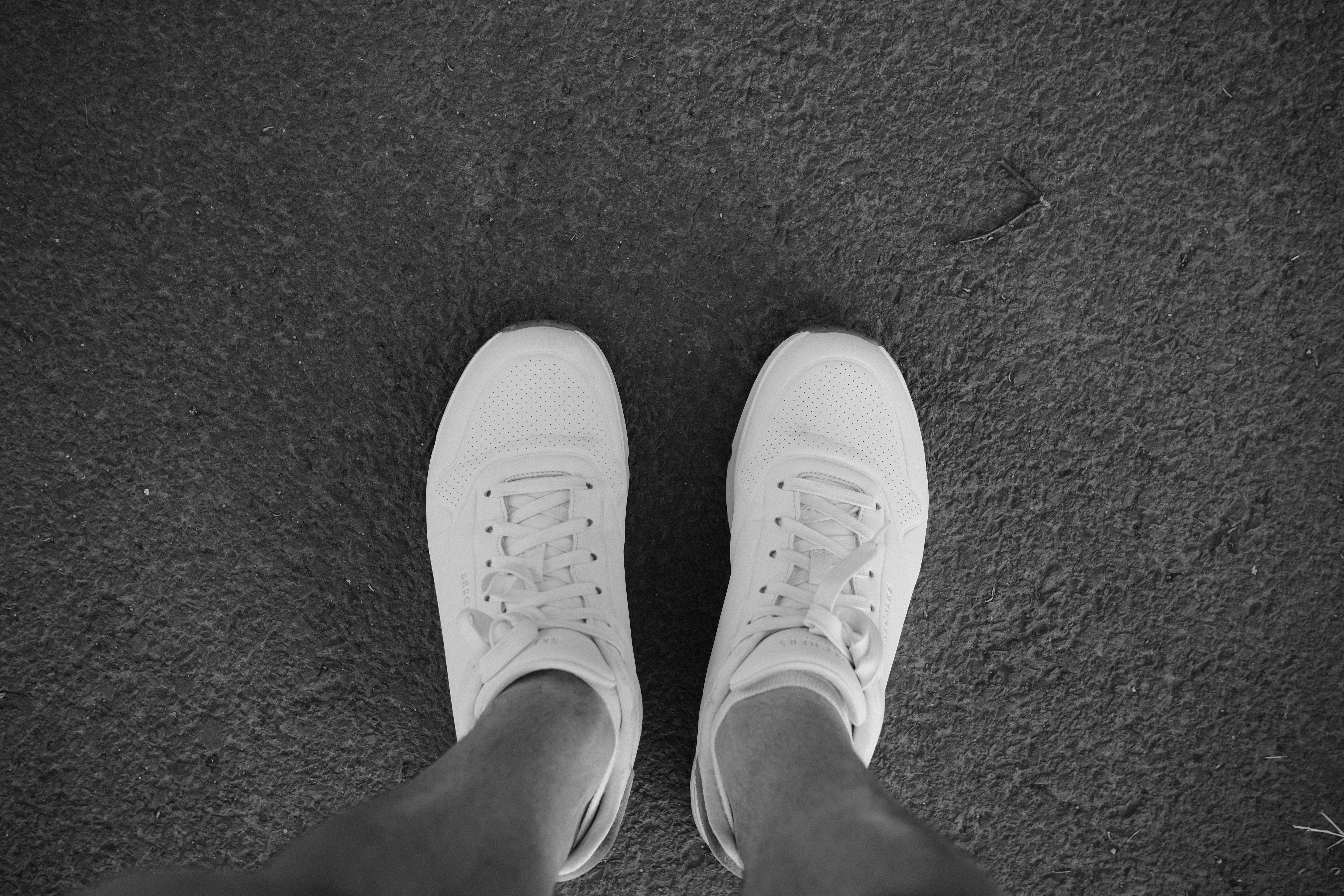 Cómo combinar zapatillas blancas: comodidad y estilo
